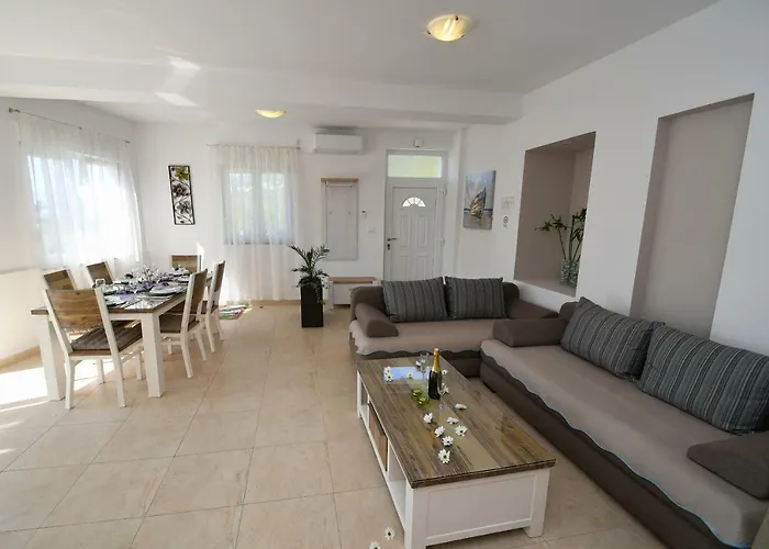 Libra With Sea View Apartament
